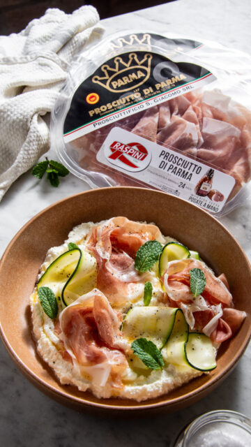 Crema di feta, prosciutto crudo e zucchine
